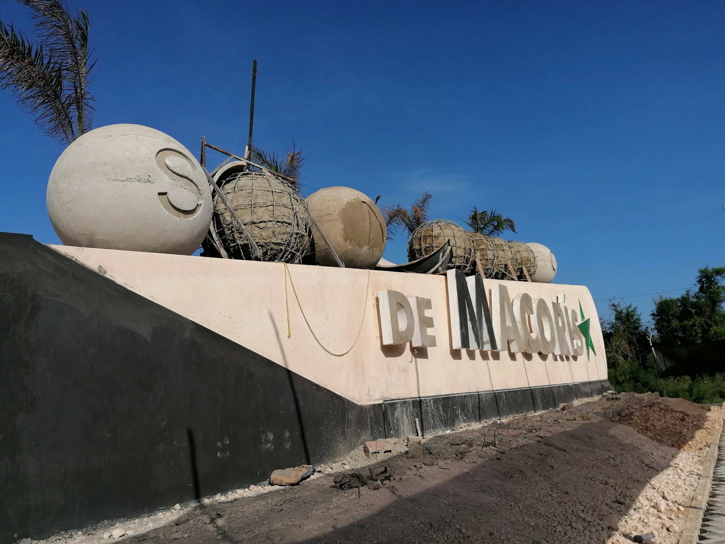 Fabricación de las esferas de concreto en obra